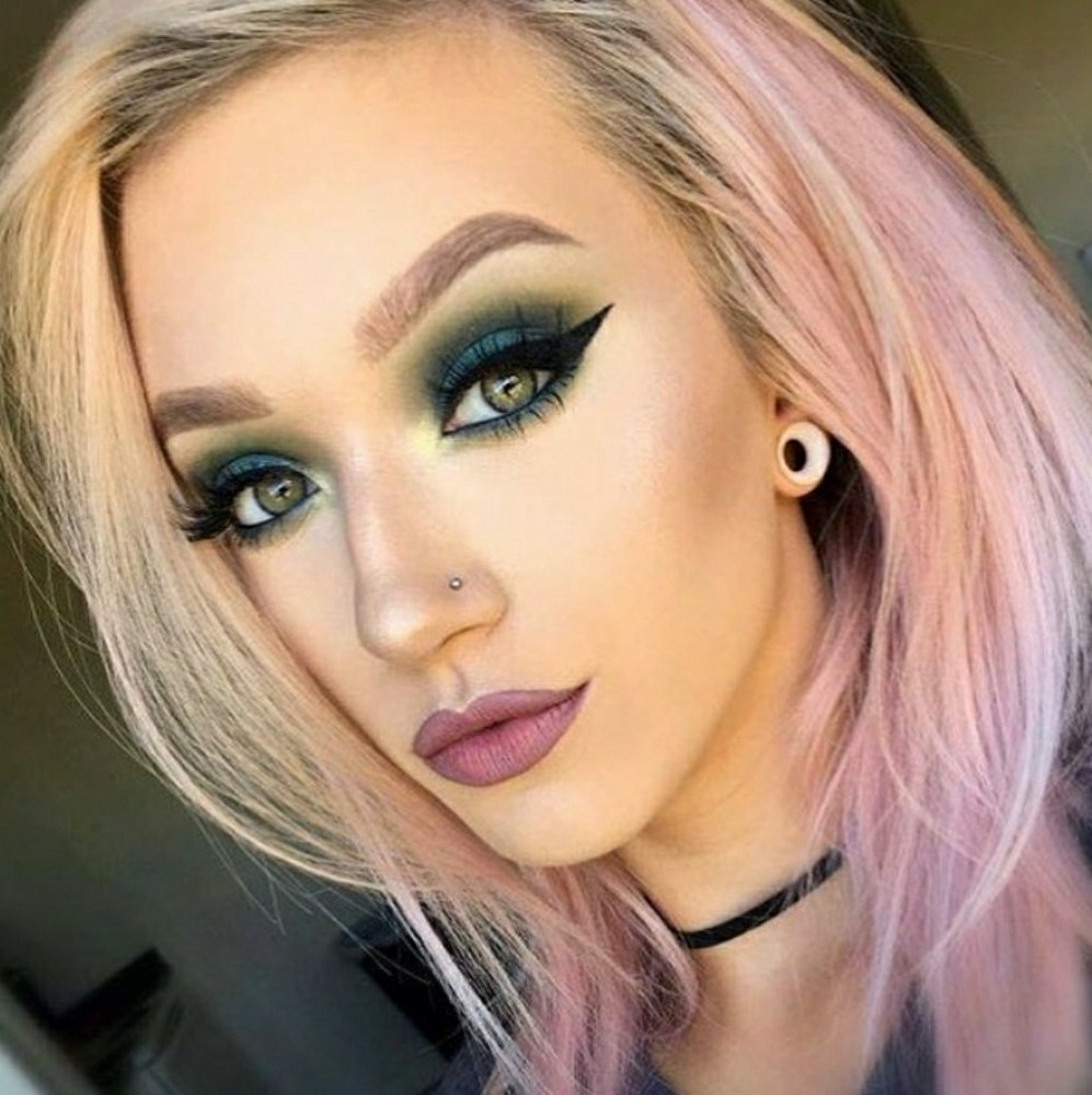HUSH FLAT VELVET MATTE LIPSTICK